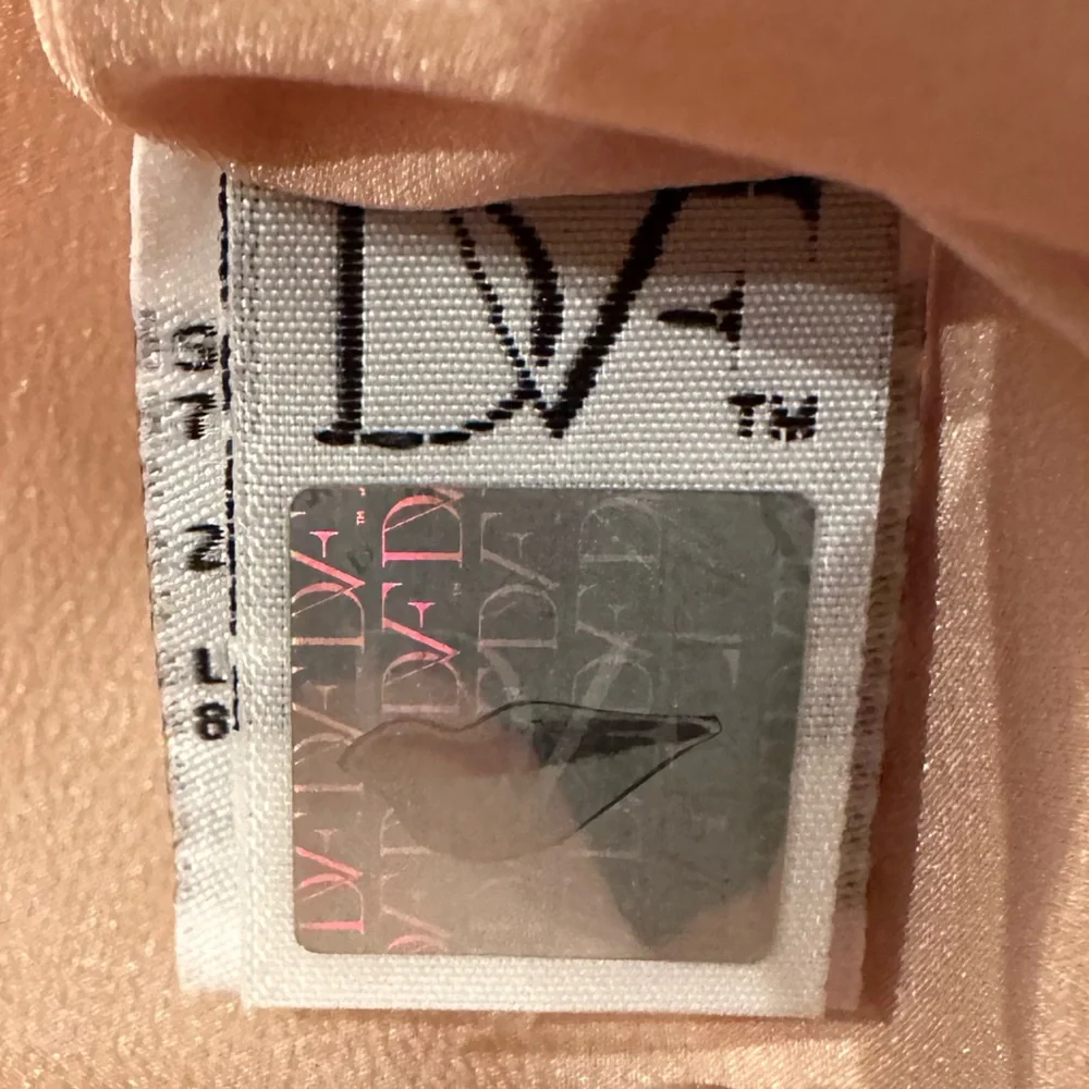 NWT  Diane Von Furstenberg Butter Cream Crepe Ruched Detail Beyatta Dress size 8 - Picture 9 of 12